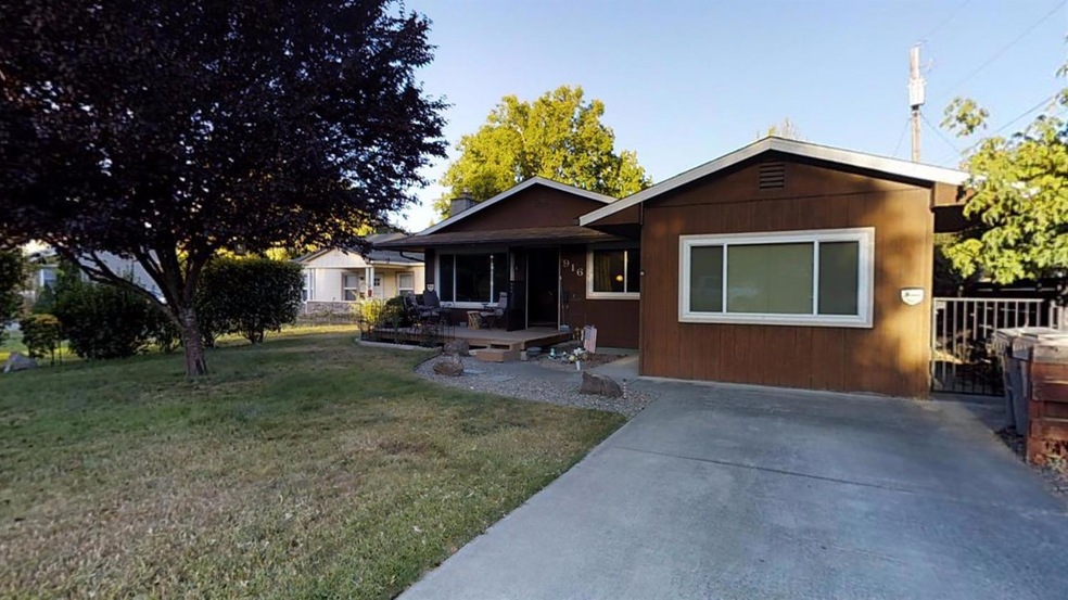 916 SW Oak St, Grants Pass, OR 97526 - photo 1