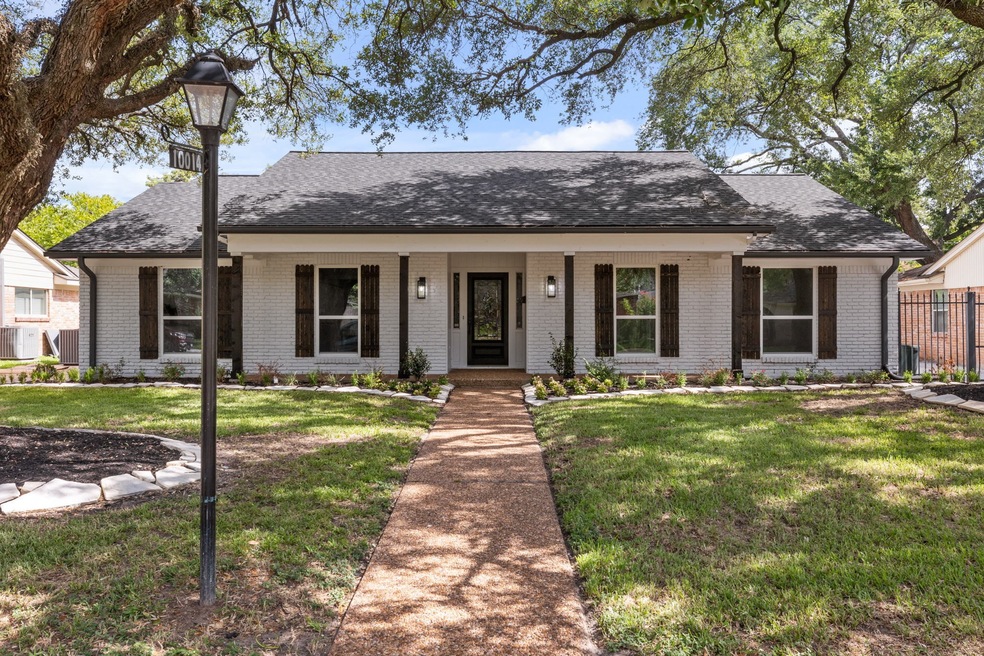 10014 Wickersham Ln, Houston, TX 77042 - photo 1