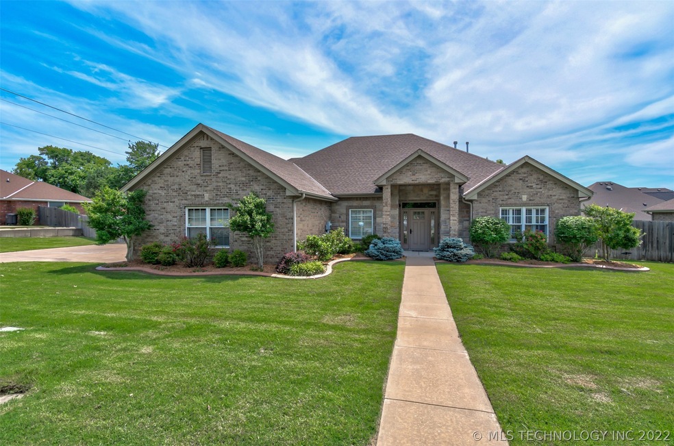 3106 Claremont Dr, Bartlesville, OK 74006 - photo 1