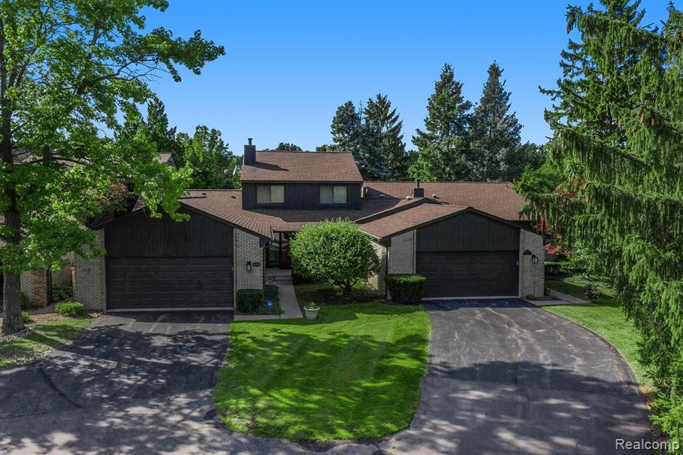 4190 Wabeek Lake Dr S unit 3, Bloomfield Hills, MI 48302 - photo 1