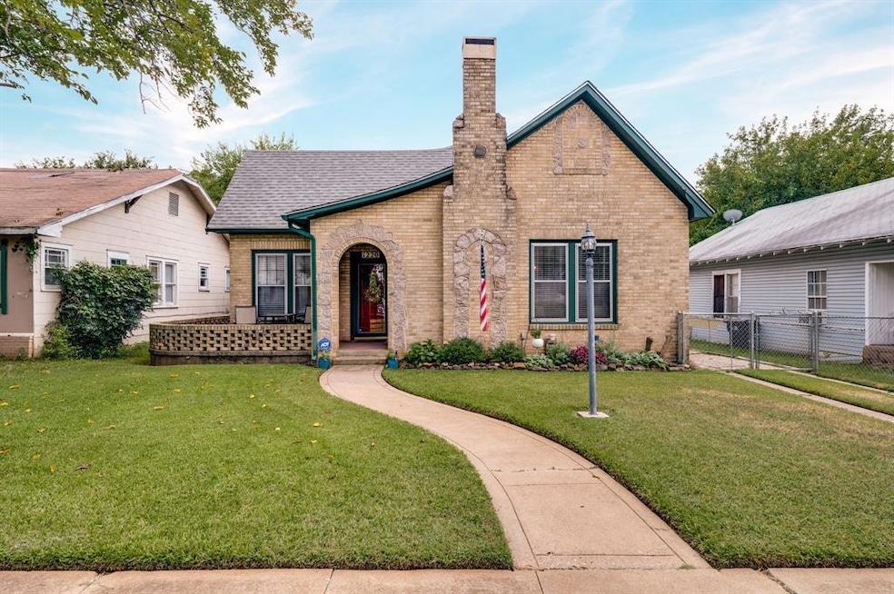 1220 W Walker St, Denison, TX 75020 - photo 1