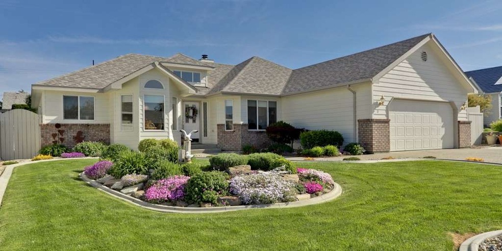 150 Manhattan Square, East Wenatchee, WA 98802 - photo 1