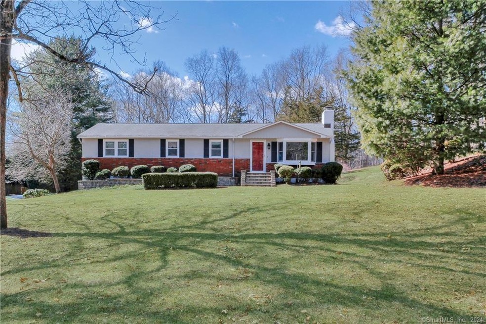 205 Shrub Oak Ln, Fairfield, CT 06824 - photo 1