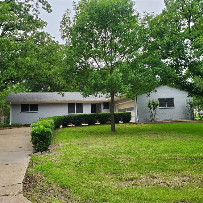 801 Deleon St, Denison, TX 75020 - photo 1