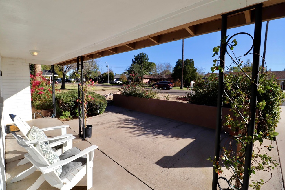 Relaxing Front Porch!
