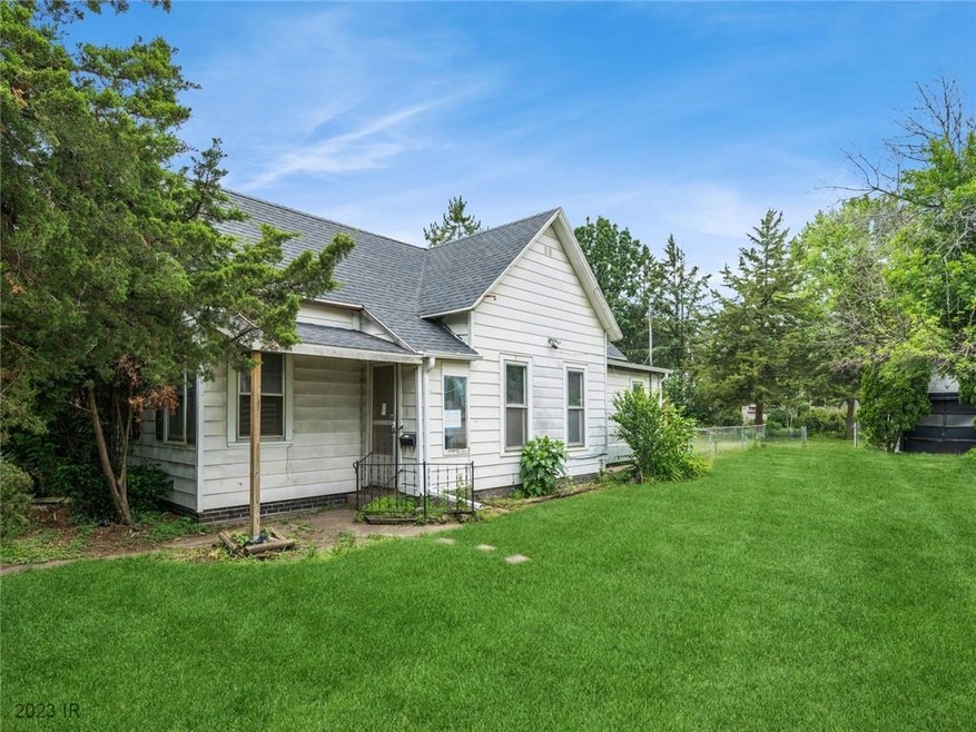 2622 E Walnut St, Des Moines, IA 50317 - photo 1