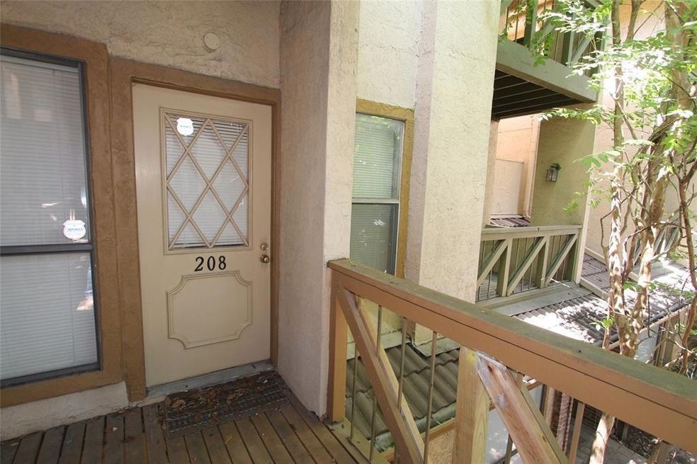 Doorway to property with stucco siding and a balc