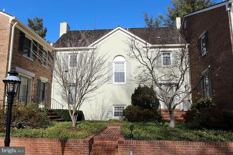 11022 Wickshire Way, Rockville, MD 20852 - photo 1