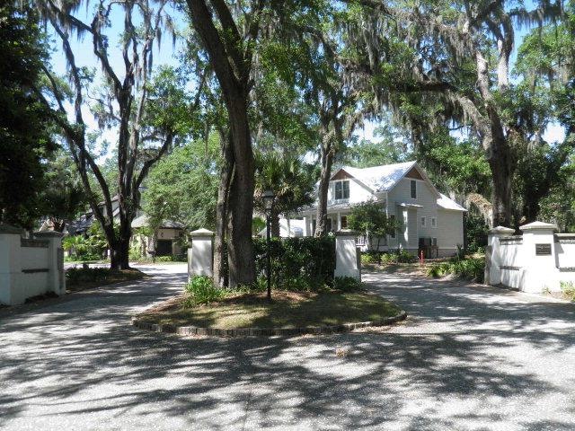 1031 Village Oaks Ln, St. Simons Island, GA 31522 - photo 1