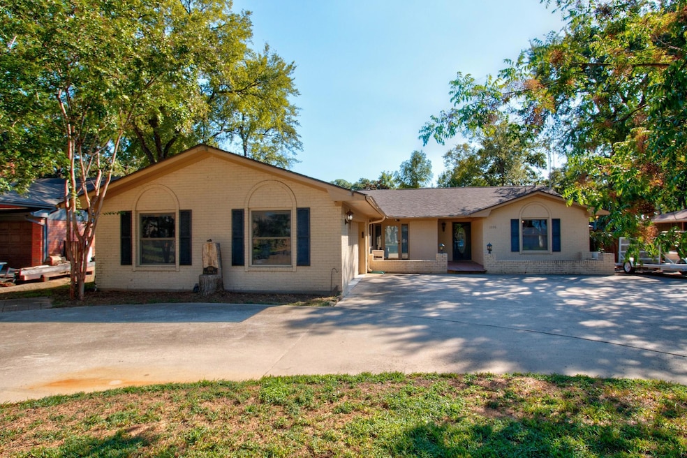 1006 Kiowa Dr W, Gainesville, TX 76240 - photo 1