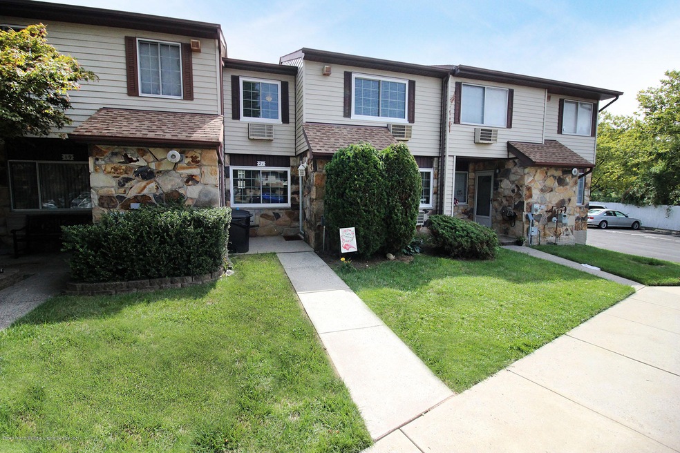 21 Garth Ct, Staten Island, NY 10306 - photo 1
