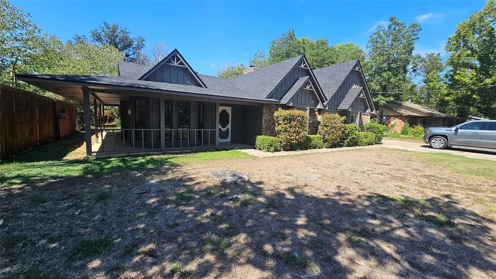 View of front of house featuring a front lawn
