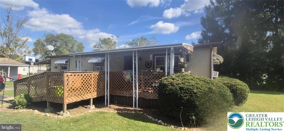 8774 Breinig Run Cir unit 342, Breinigsville, PA 18031 - photo 1