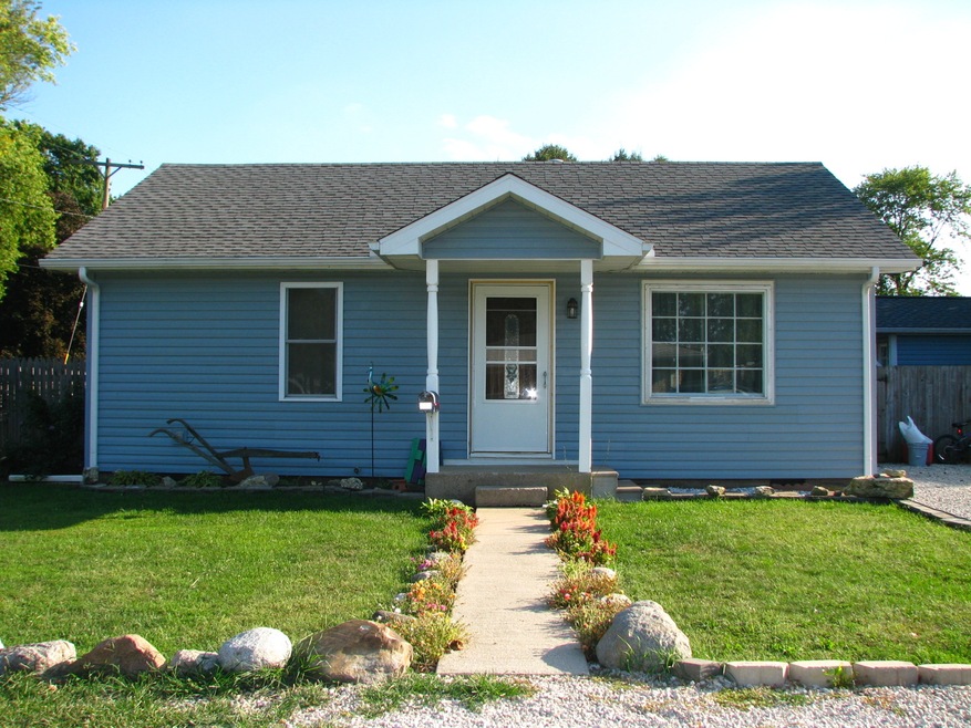 707 E Daggy St, Tuscola, IL 61953 - photo 1