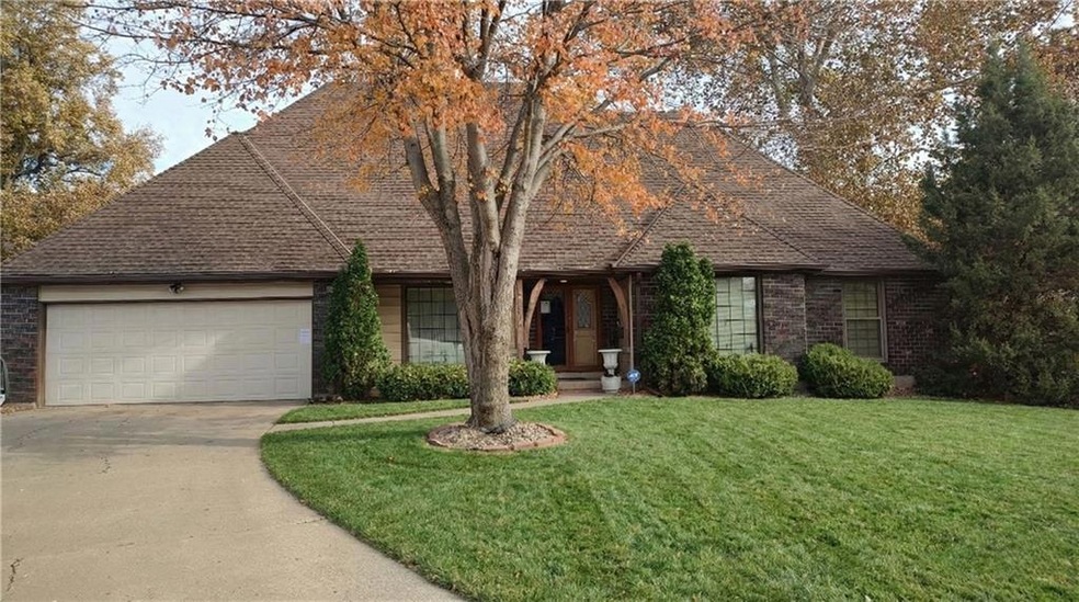 12413 Ewing Ct, Grandview, MO 64030 - photo 1