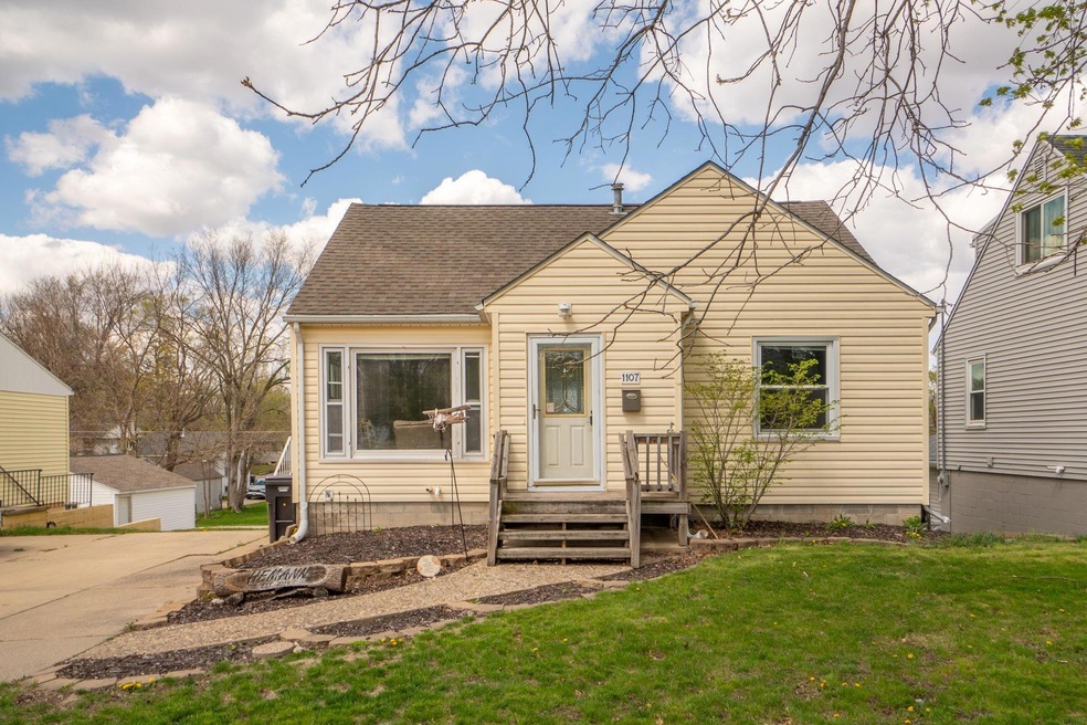 1107 W 9th St, Cedar Falls, IA 50613 - photo 1