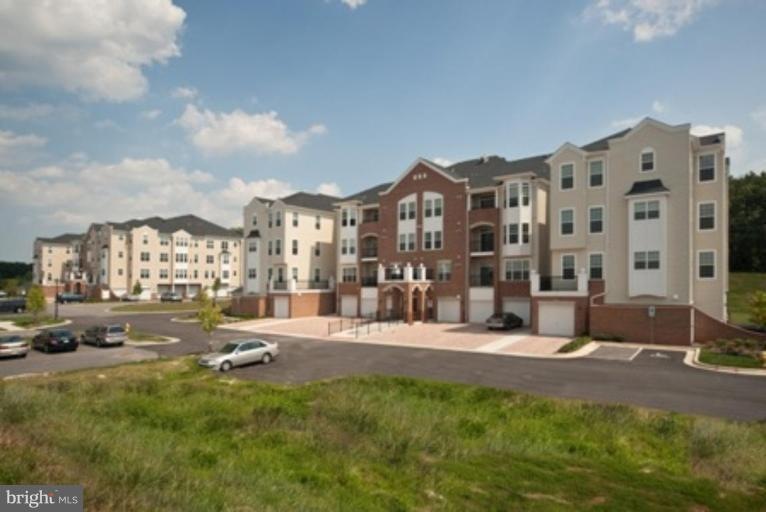 8612 Wintergreen Ct unit 302, Odenton, MD 21113 - photo 1