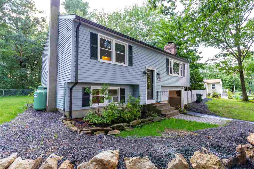 95 Auburn Rd, Londonderry, NH 03053 - photo 1