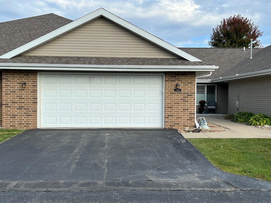 1403 Asbury Ln, Waterloo, IA 50701 - photo 1