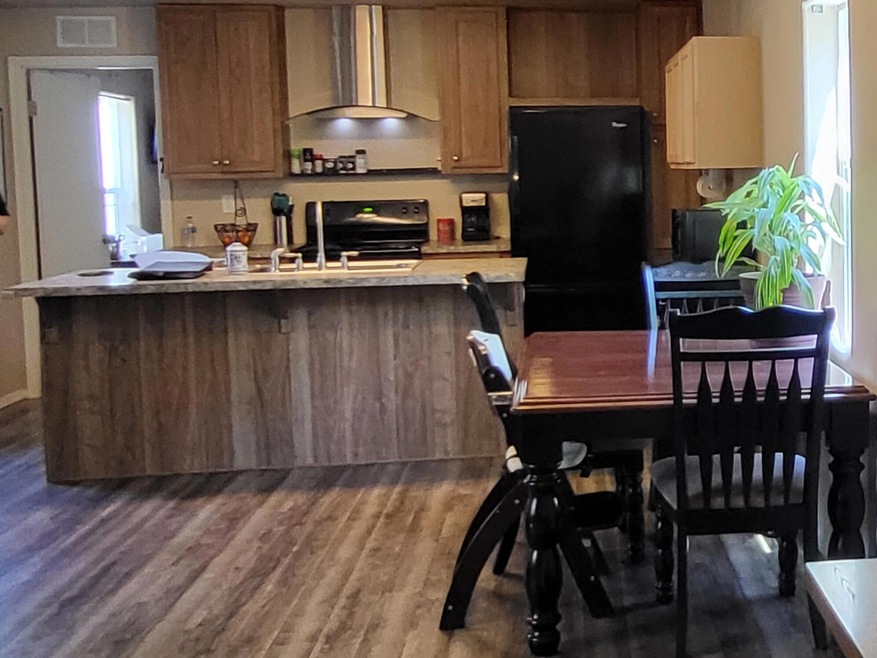 1651 Pinecrest Dr, Grants Pass, OR 97526 - photo 1