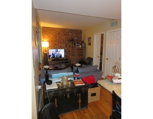 7 Henchman St unit 204, Boston, MA 02113 - photo 1