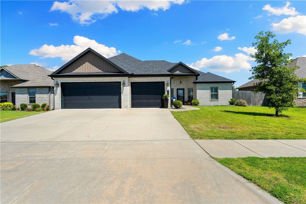 810 Bob Glen Cir, Centerton, AR 72719 - photo 1