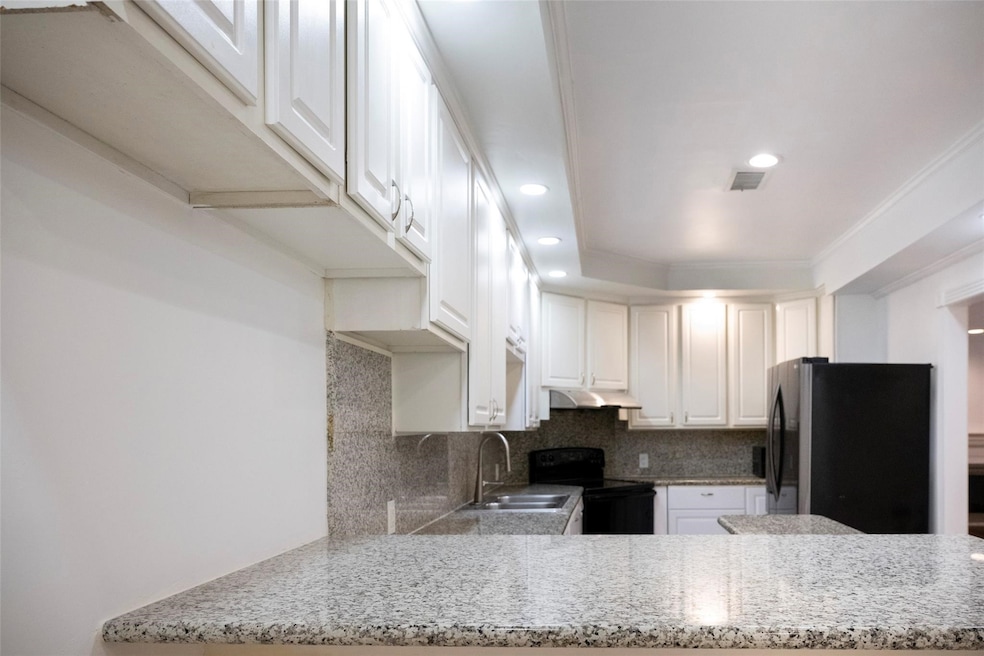 12625 Memorial Dr unit 4, Houston, TX 77024 - photo 1