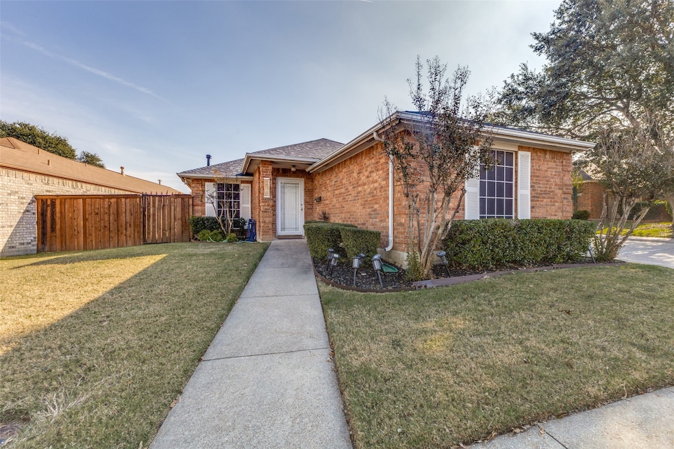 218 Streamside Dr, Desoto, TX 75115 - photo 1