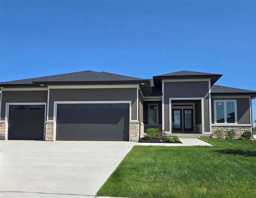 16211 Goodman Dr, Waukee, IA 50263 - photo 1