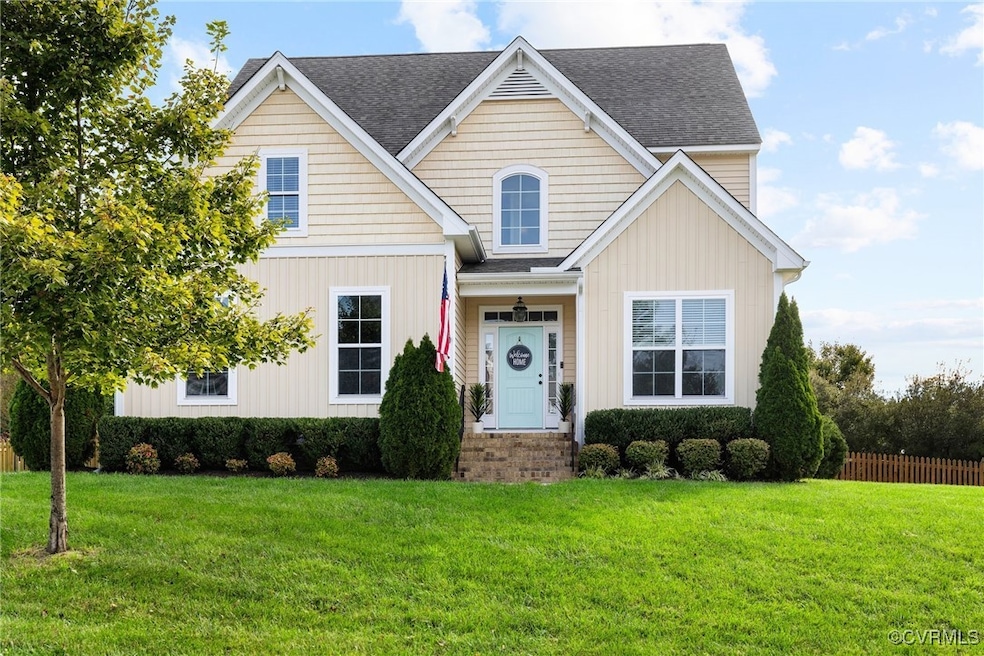 View of front of home featuring a front yard