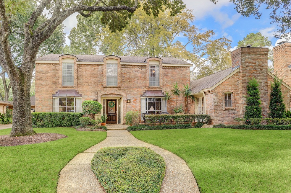 307 Yorkchester Dr, Houston, TX 77079 - photo 1