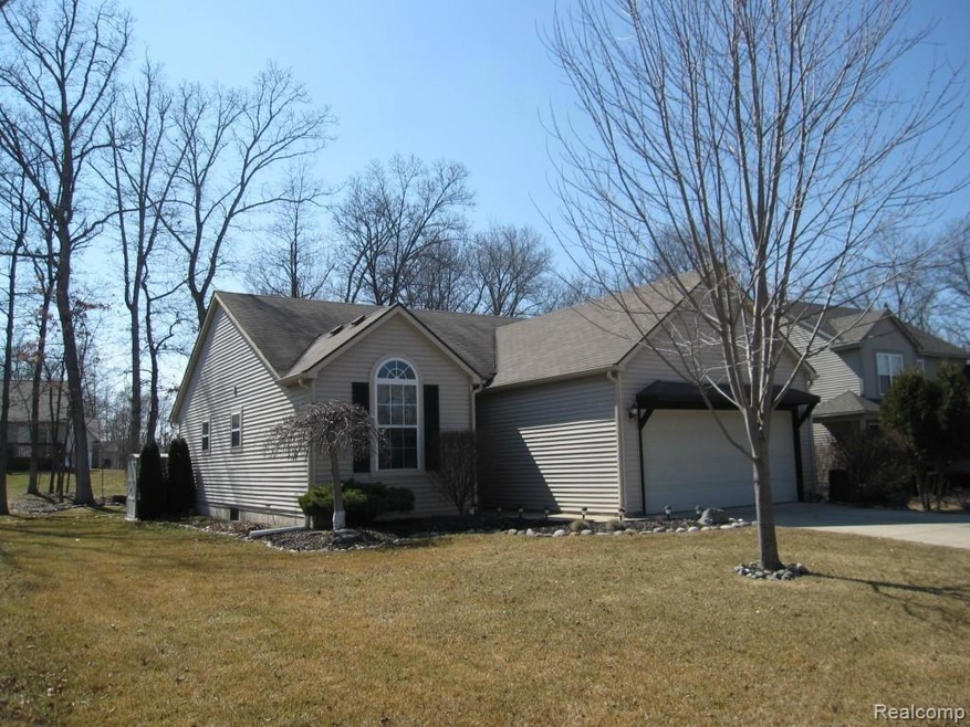 2550 Laurel Oak Dr unit 188, Howell, MI 48855 - photo 1