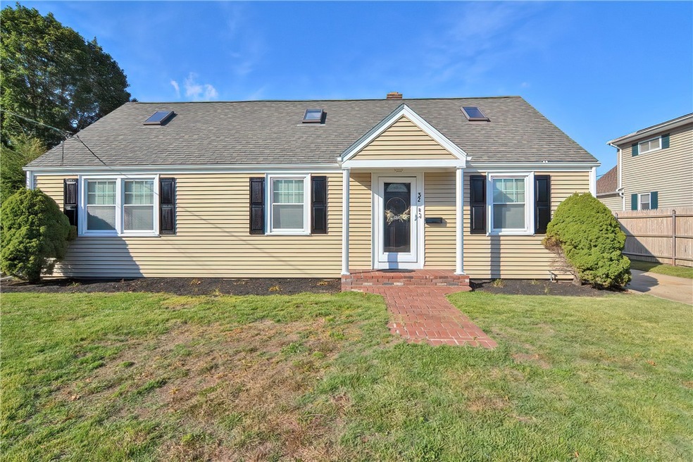 32 Wendell St, Pawtucket, RI 02861 - photo 1