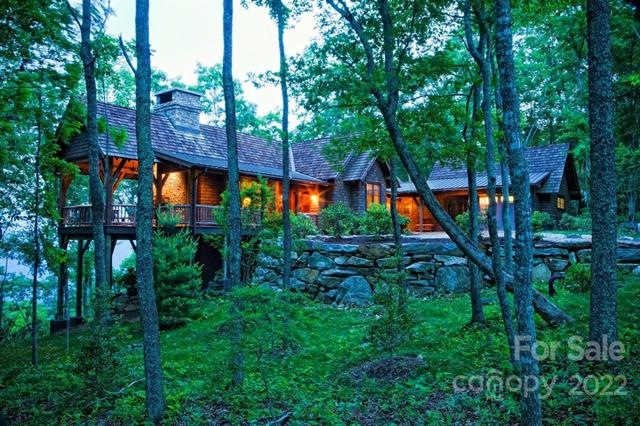 Beautiful mountain home to enjoy light summer air 
