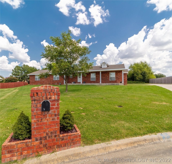 2100 Wisteria, McAlester, OK 74501 - photo 1