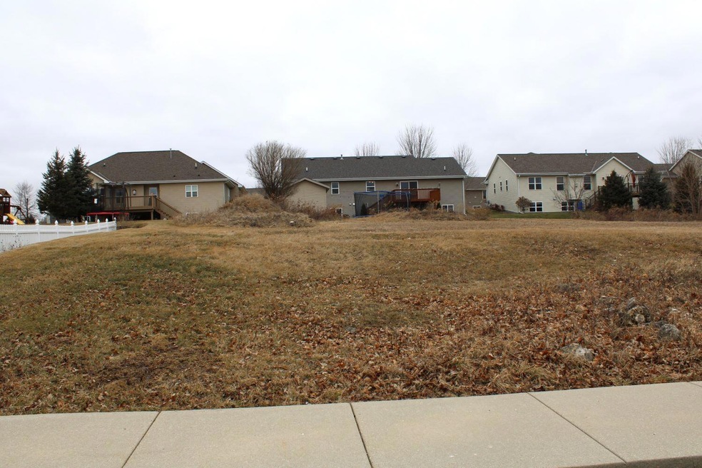 725 Chief Kewaskum Place unit 725, Kewaskum, WI 53040 - photo 1