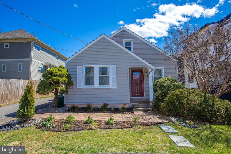 7007 Haycock Rd, Falls Church, VA 22043 - photo 1