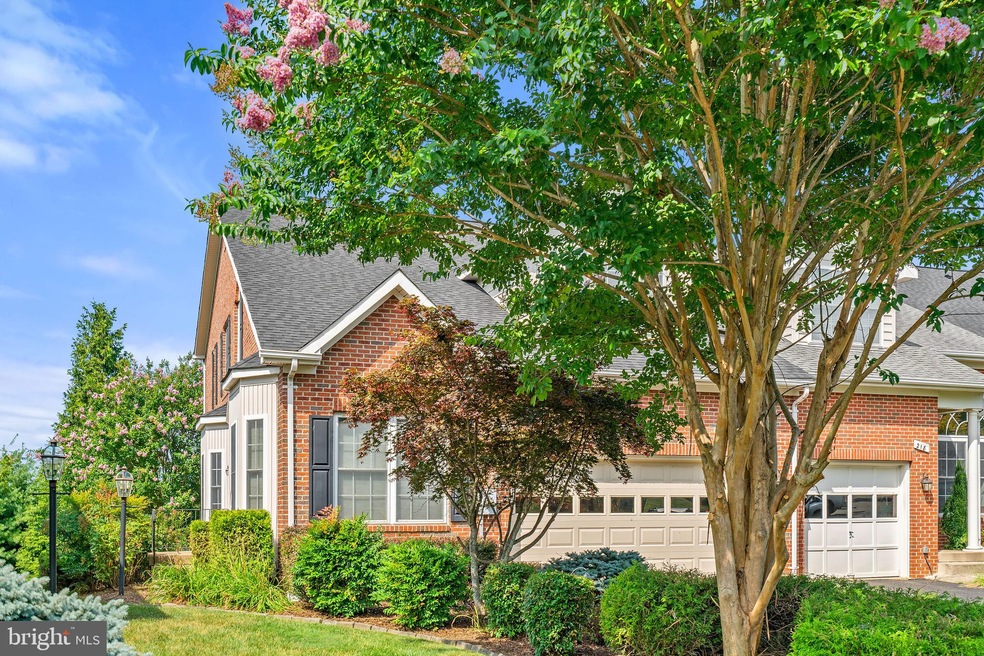 216 N View Cir, Warrenton, VA 20186 - photo 1