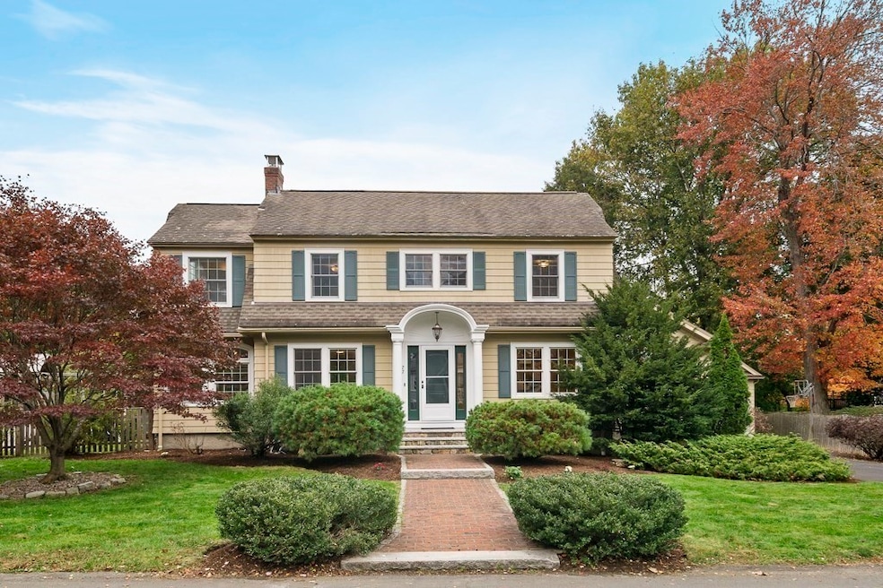 77 Bloomfield St, Lexington, MA 02421 - photo 1