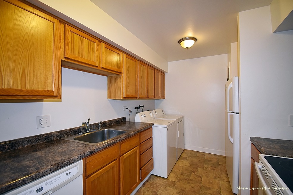 1342 S Glen Cir unit C, Aurora, IL 60506 - photo 1