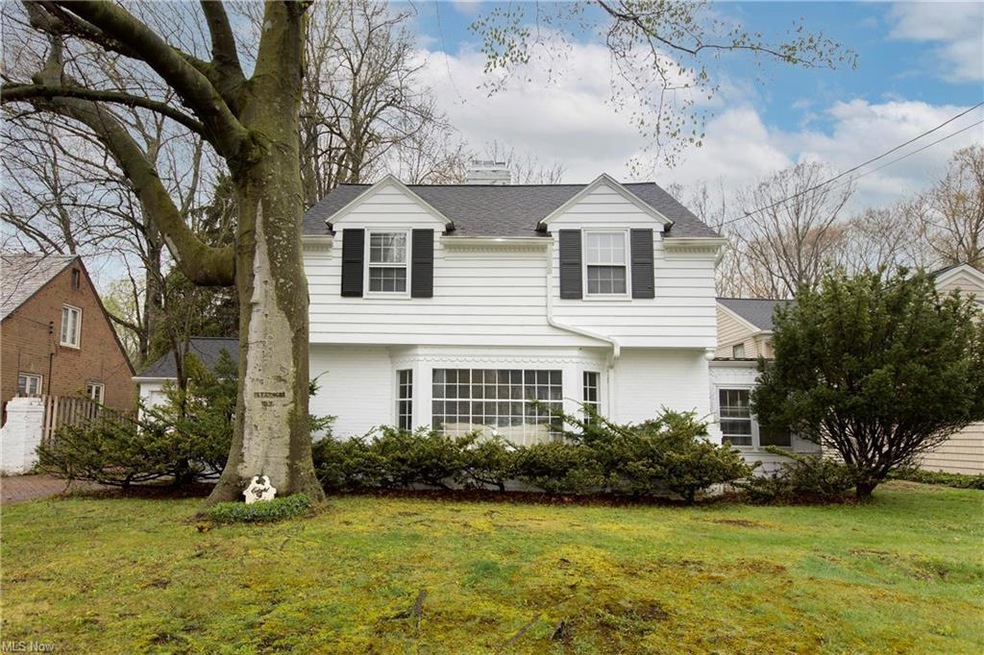 This Classic Beach Cliff II Colonial is just steps