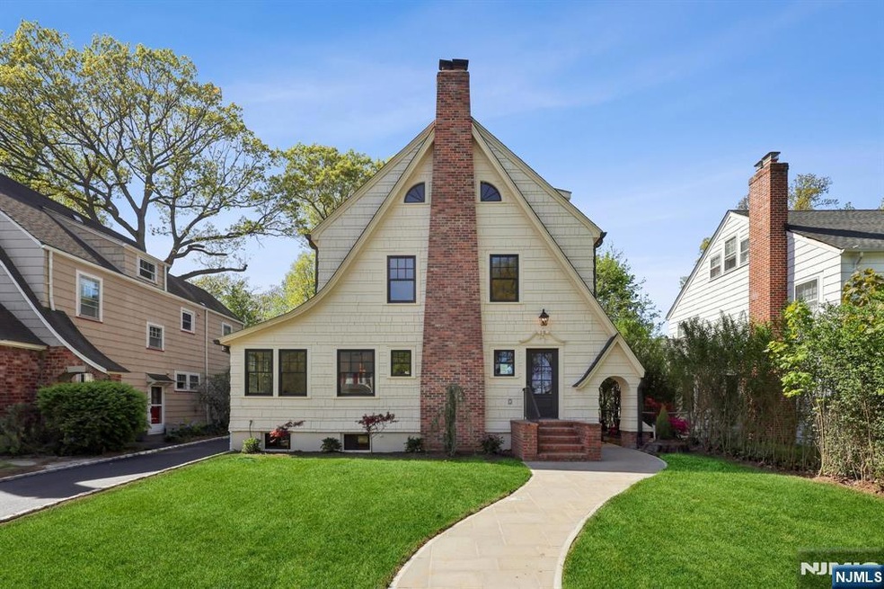 Sold $1,640,000 • Co-Listing Agent