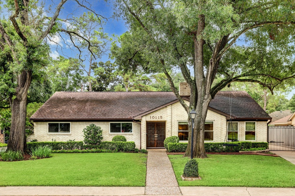 10115 Meadow Lake Ln, Houston, TX 77042 - photo 1