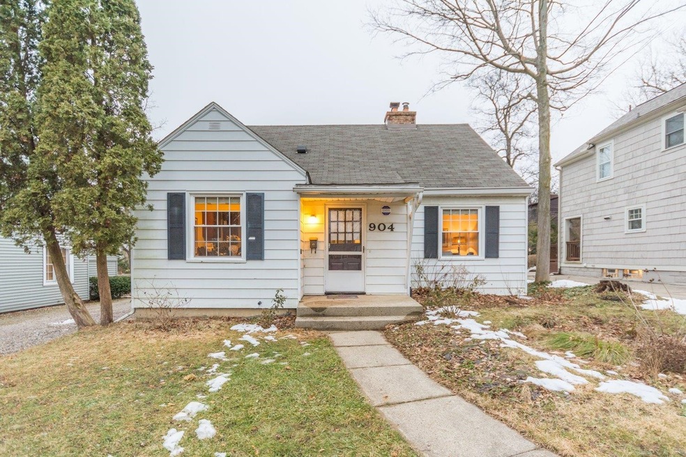 904 Edgewood Place, Ann Arbor, MI 48103 - photo 1