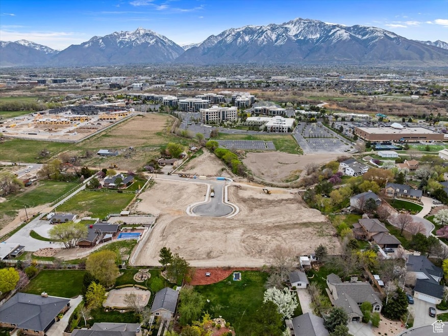 Under Contract $800,000 • Co-Listing Agent