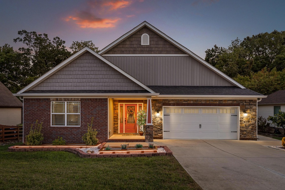 860 Soaring Eagle Cir, Hixson, TN 37343 - photo 1