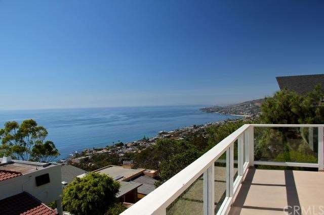 Unbelievable views of the coastline for sale!! 3 B