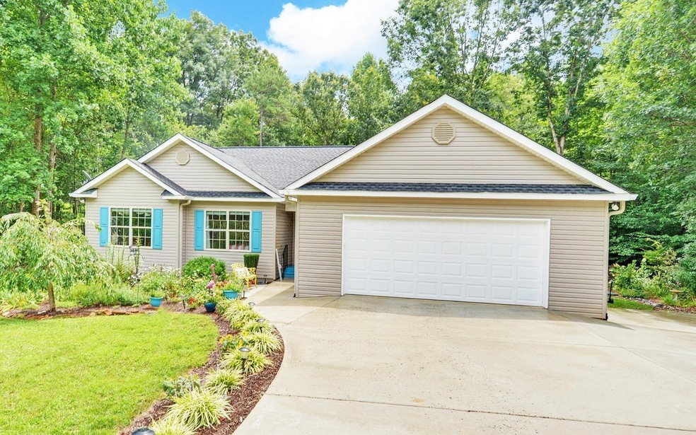 216 Fairview Ct, Demorest, GA 30535 - photo 1