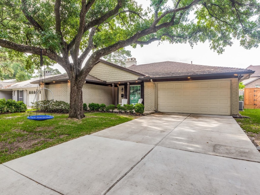 14127 Barryknoll Ln, Houston, TX 77079 - photo 1