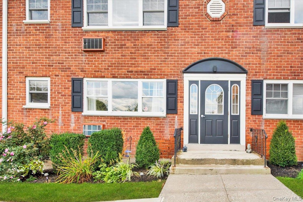 1879 Crompond Rd unit G10, Peekskill, NY 10566 - photo 1